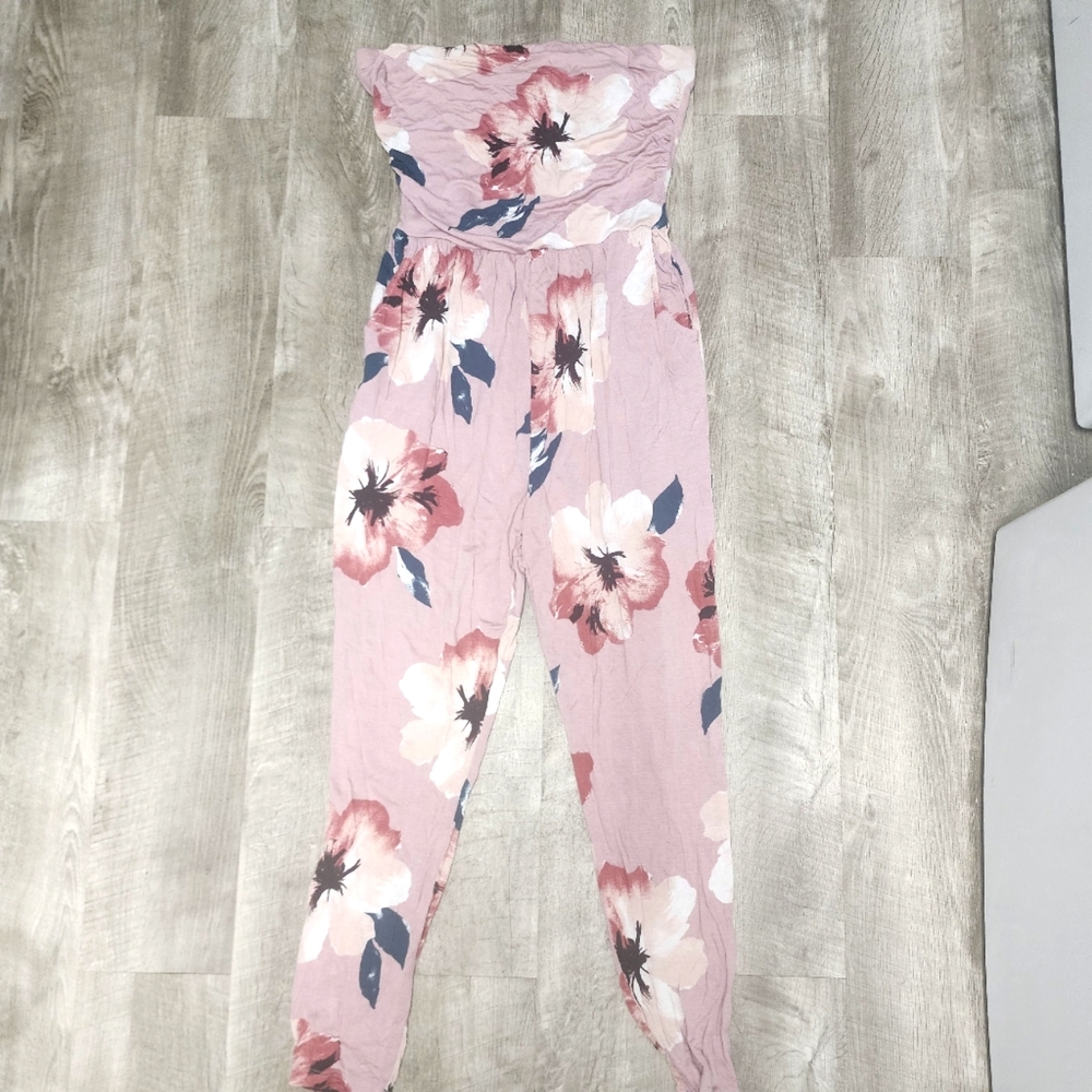 Floral strapless jumper.